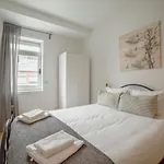 Alegria Flat Center With Elevator By Vacationy * Porto