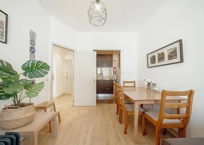 Alegria Flat Center With Elevator By Vacationy * Πόρτο